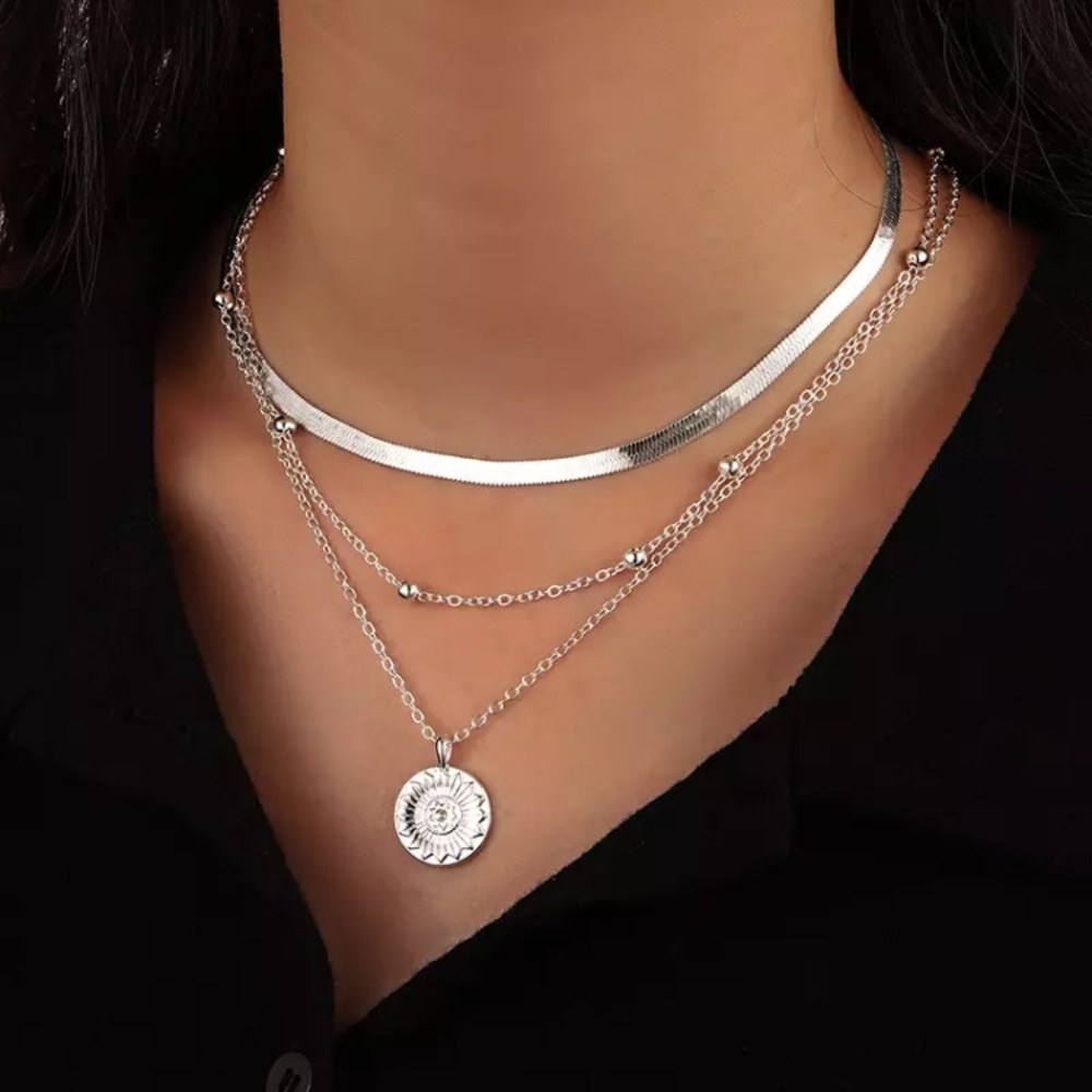 ⚜️𝟯𝟬%𝗢𝗙𝗙 𝗯𝘂𝗻𝗱𝗹𝗲𝘀 𝟯+⚜️ NEW 3 Layered Coin Herringbone Chain Necklace - Picture 2 of 10